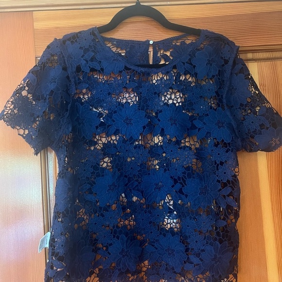 Elegant Navy Floral Lace Blouse - Picture 3 of 4